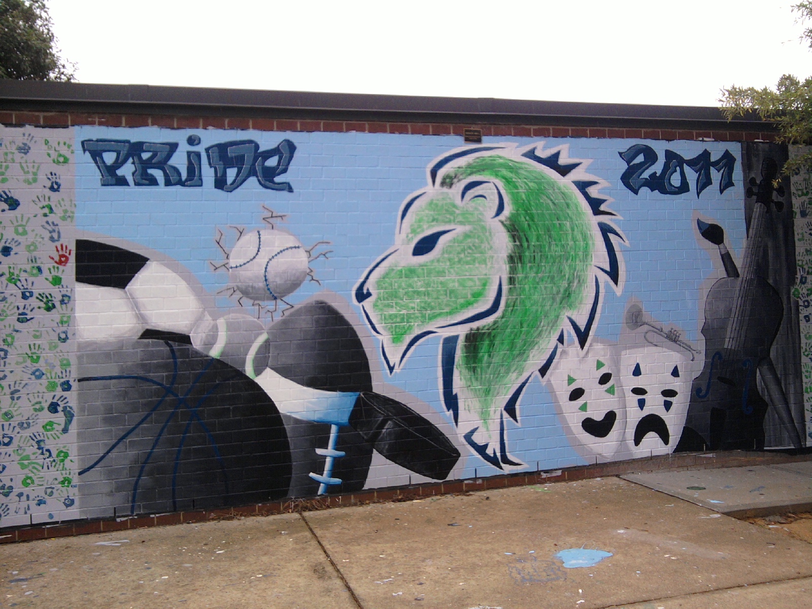 Class of ’11 paints senior wall