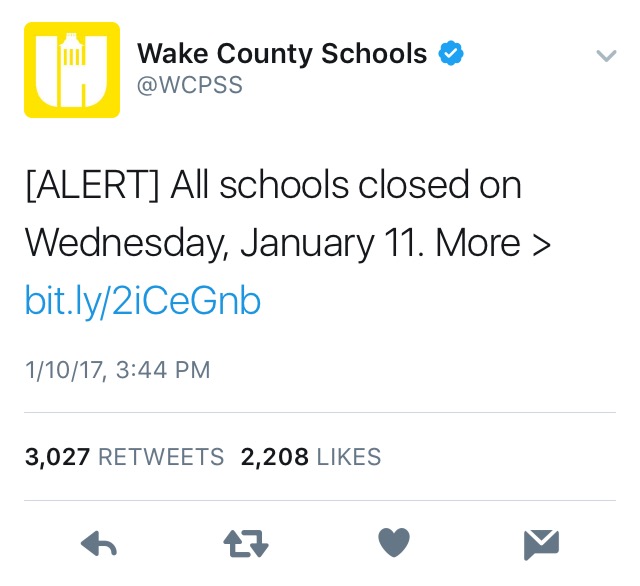 How does WCPSS decide to close school for snow?