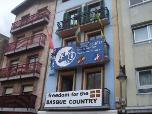 Many people in Spain’s Basque Country support independence for the region. Shown here is a shop adorned with a sign reminding tourists that they “neither [in] Spain nor France. This is the Basque Country.” (Photo courtesy of Wikipedia user Jorgechp)