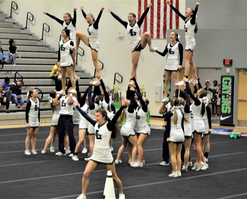 LRHS Cheerleading Photo