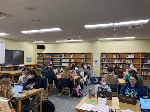 AP Literature Students Start Their Final Research Paper
