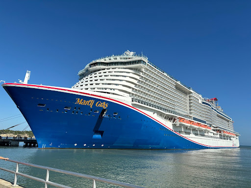 Cruising on big ships vs small ships