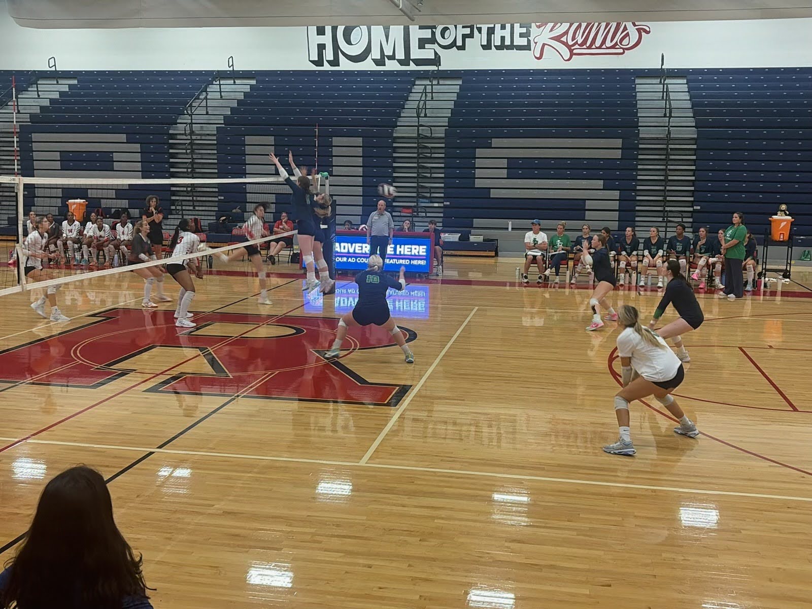 How to Practice Good Team Dynamics With the LRHS Volleyball Team